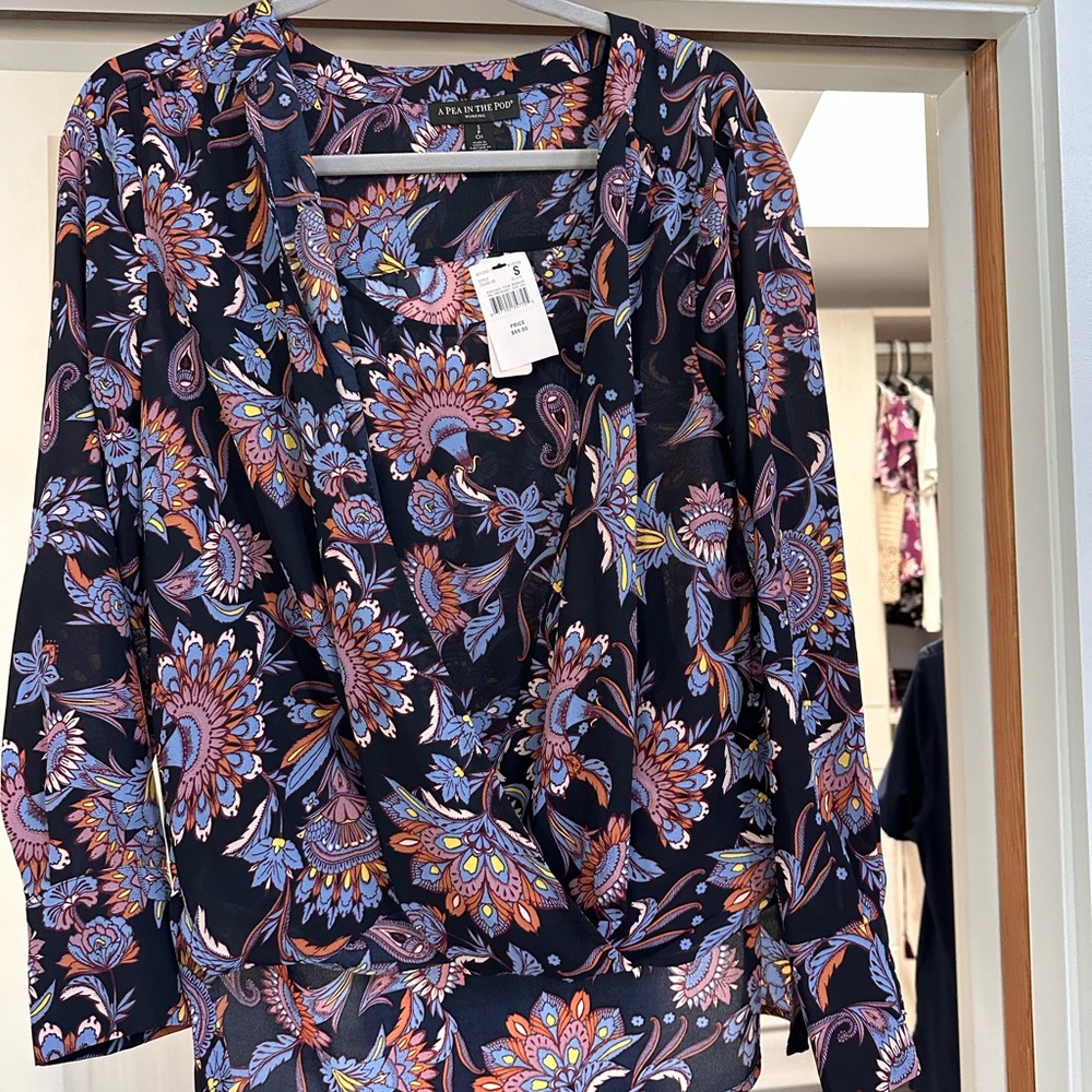 A pea in the pod maternity & nursing blouse. Size S. NWT
